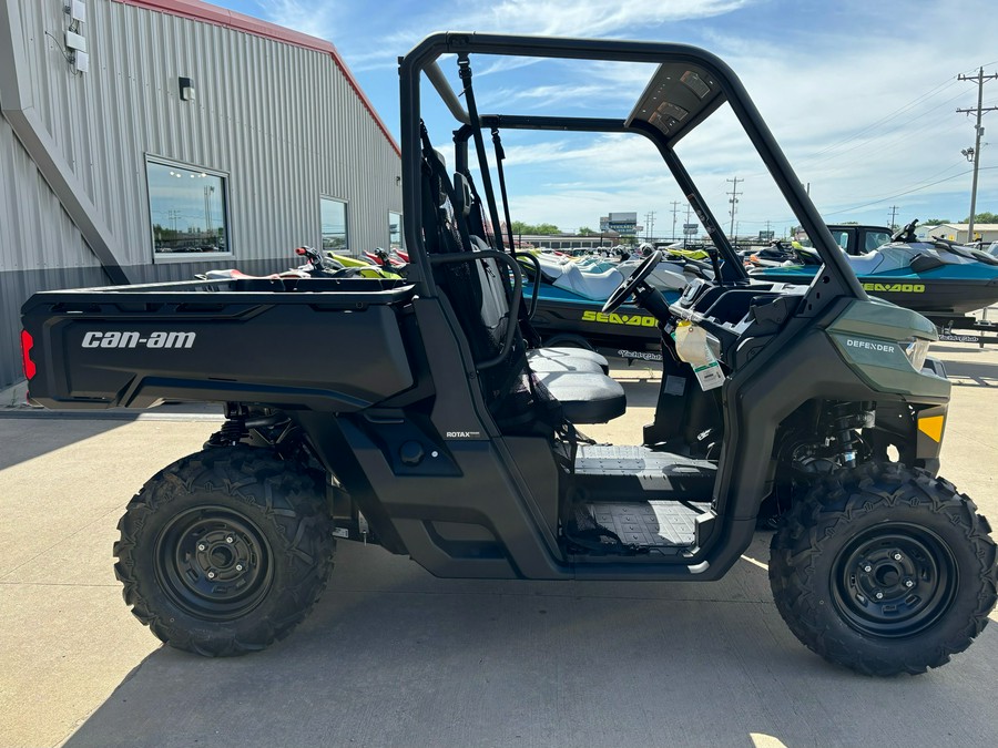 2024 Can-Am™ Defender HD9