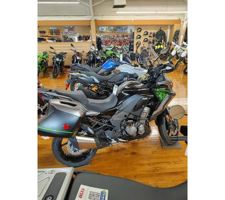 2023 Kawasaki Versys® 1000 SE LT+