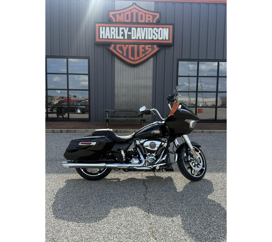 2026 Harley-Davidson® Road Glide® Vivid Black Chrome Trim