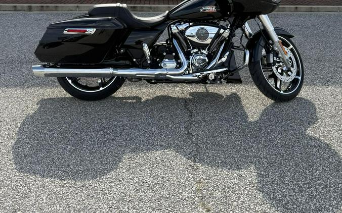 2026 Harley-Davidson® Road Glide® Vivid Black Chrome Trim