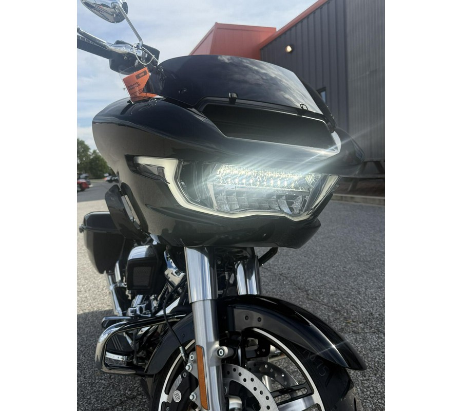 2026 Harley-Davidson® Road Glide® Vivid Black Chrome Trim