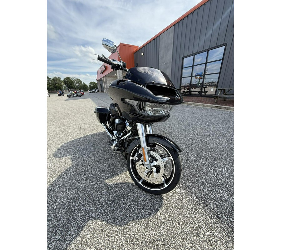 2026 Harley-Davidson® Road Glide® Vivid Black Chrome Trim