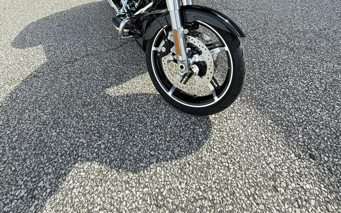2026 Harley-Davidson® Road Glide® Vivid Black Chrome Trim