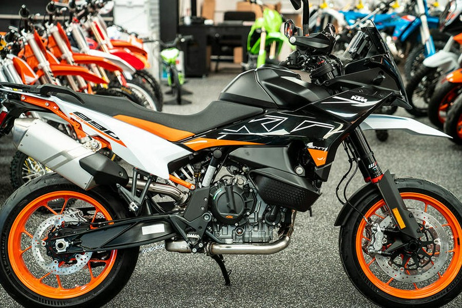 2024 KTM 890 SMT