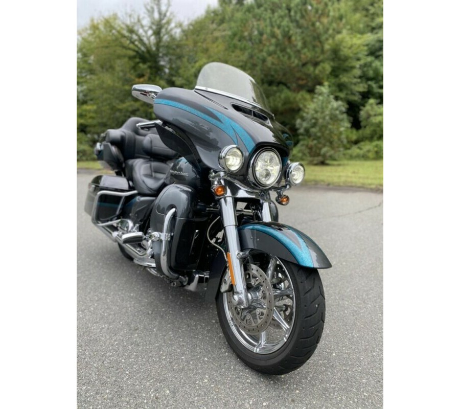 2015 CVO™ Ultra Limited