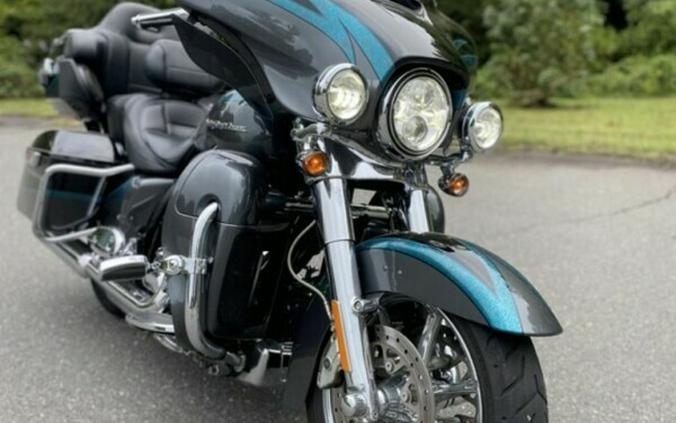 2015 CVO™ Ultra Limited