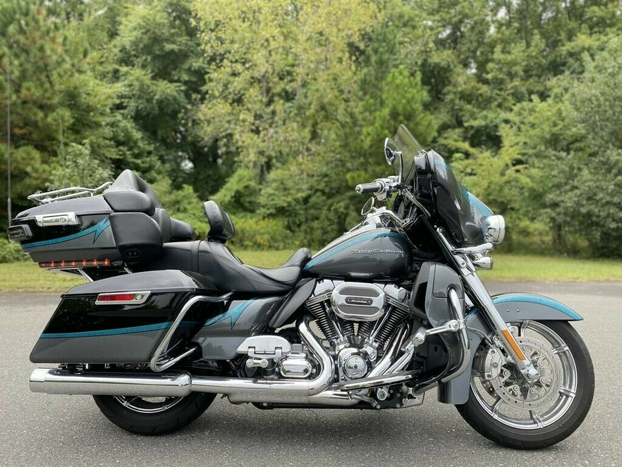 2015 CVO™ Ultra Limited