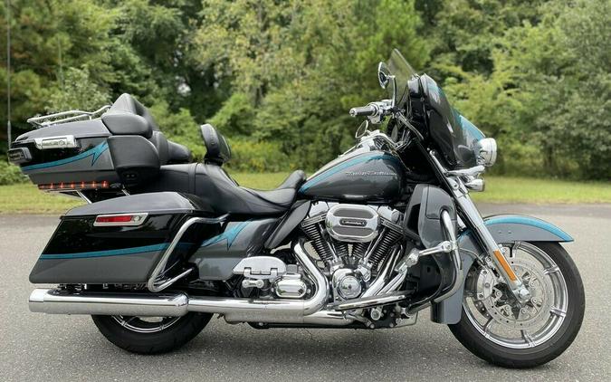 2015 CVO™ Ultra Limited