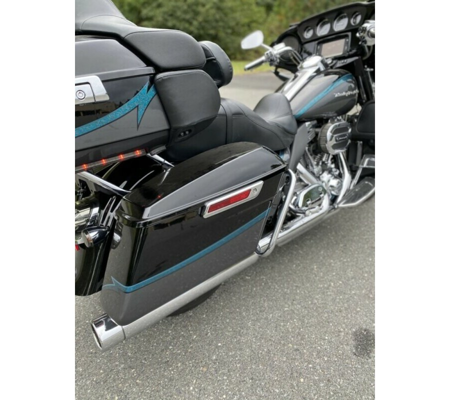 2015 CVO™ Ultra Limited