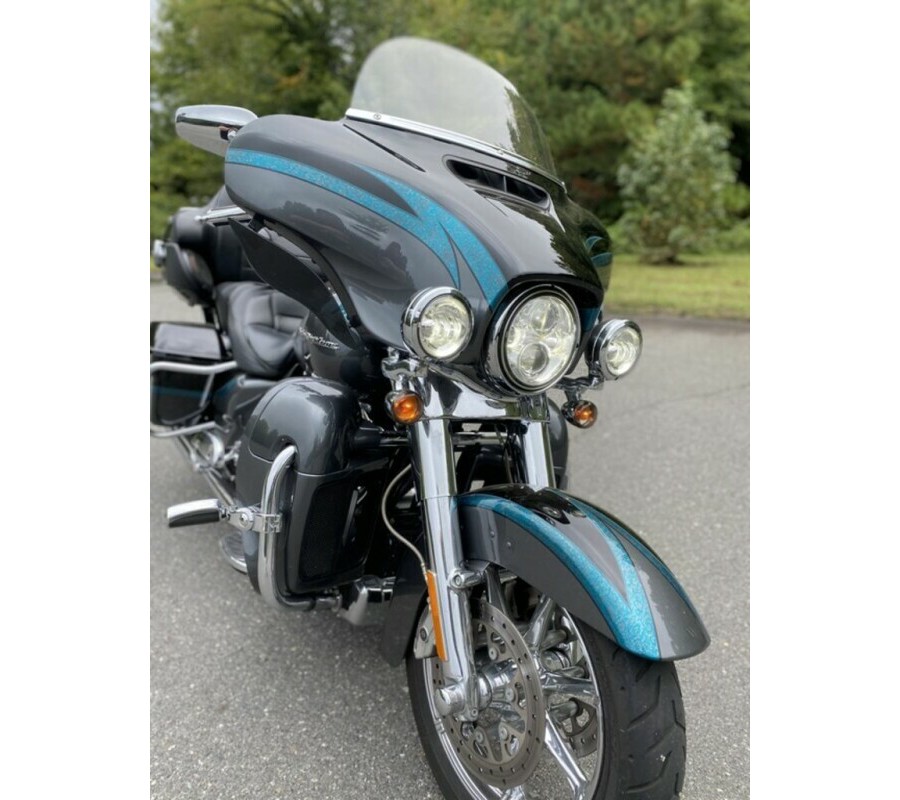 2015 CVO™ Ultra Limited