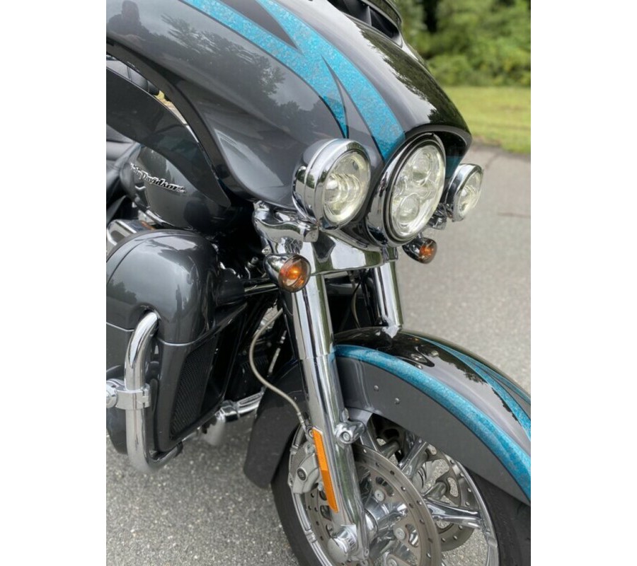 2015 CVO™ Ultra Limited