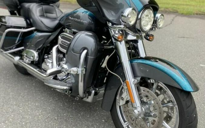 2015 CVO™ Ultra Limited