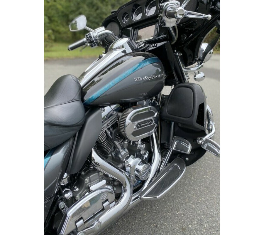 2015 CVO™ Ultra Limited