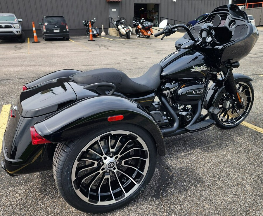 2024 Harley-Davidson Road Glide 3 FLTRT VIVID BLACK W/ PINSTRIPE