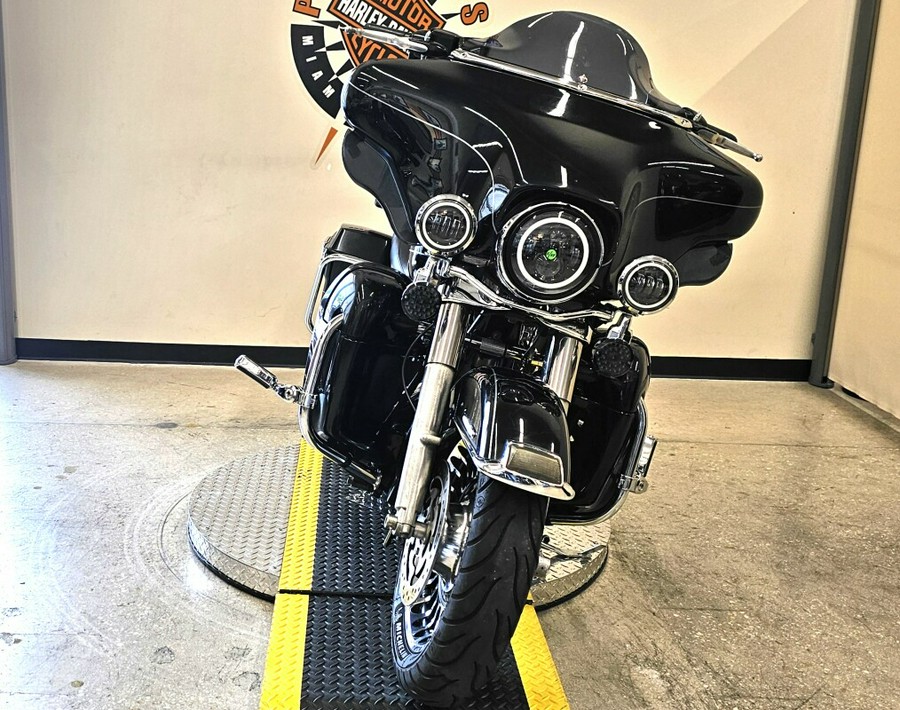 2013 Harley-Davidson® Electra Glide® Ultra Limited Vivid Black