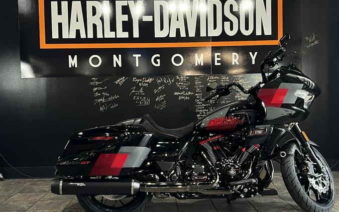 2025 Harley-Davidson CVO™ Road Glide® ST Hot Lap