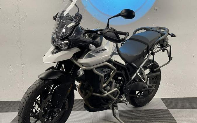 2024 Triumph Tiger 900 GT Snowdonia White / Sapphire Black