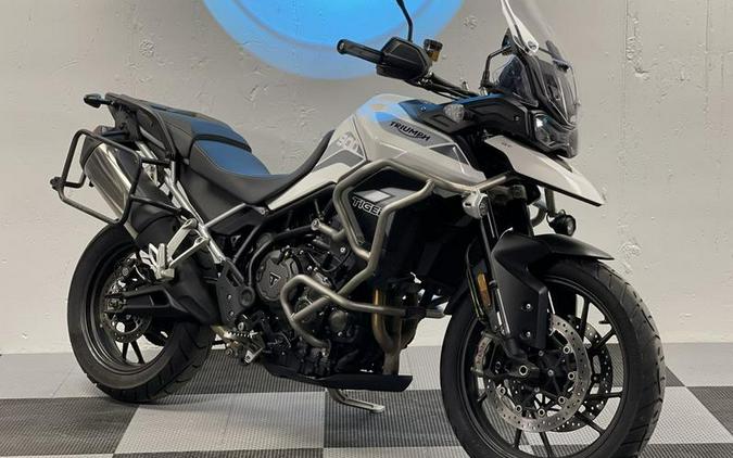 2024 Triumph Tiger 900 GT Snowdonia White / Sapphire Black