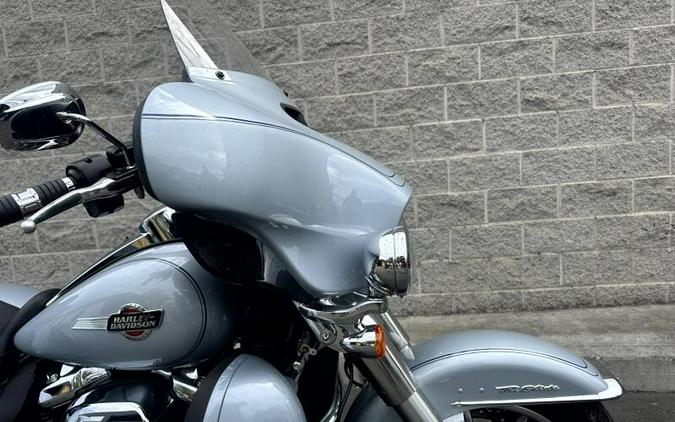 Harley-Davidson® Tri Glide® Ultra 2023 ATLAS SLV MTLIC