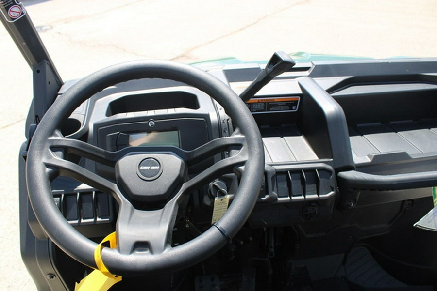 2023 Can-Am Defender MAX HD7