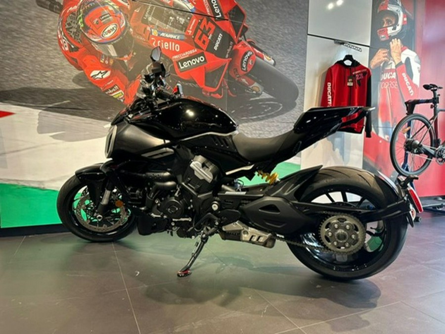 2023 Ducati Diavel V4 Thrilling Black