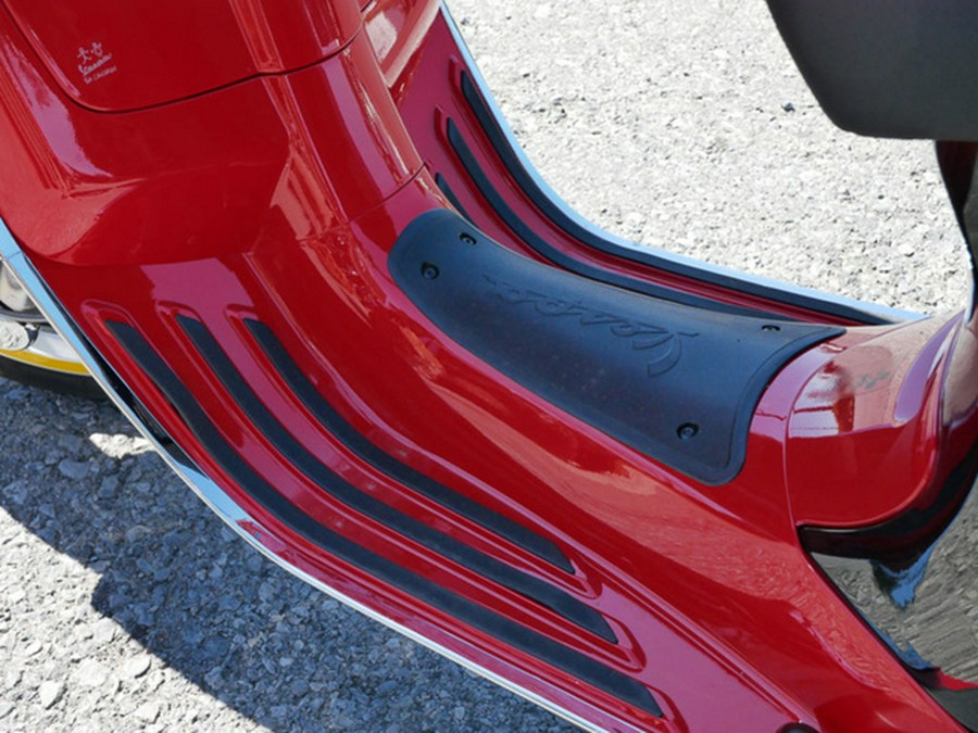 2023 Vespa Primavera 150 Disney Mickey Mouse Edition