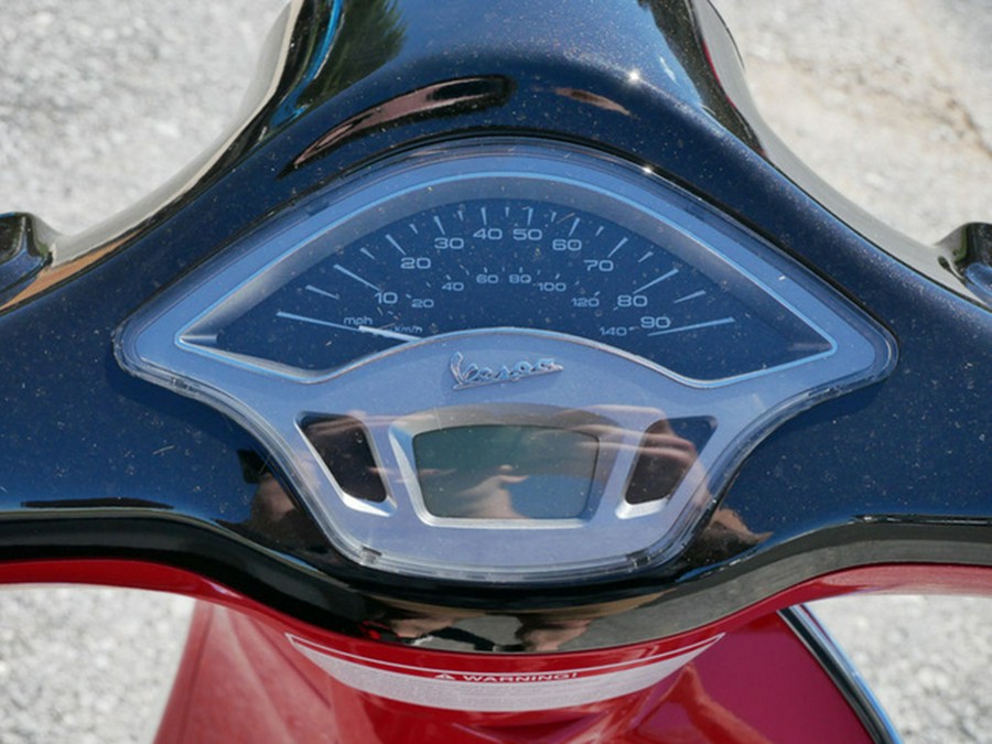 2023 Vespa Primavera 150 Disney Mickey Mouse Edition