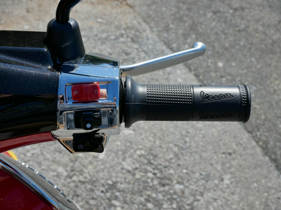 2023 Vespa Primavera 150 Disney Mickey Mouse Edition