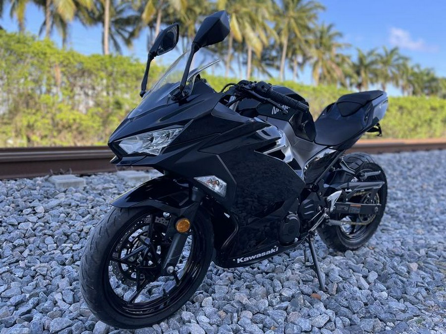 2019 Kawasaki Ninja® 400 ABS Metallic Spark Black