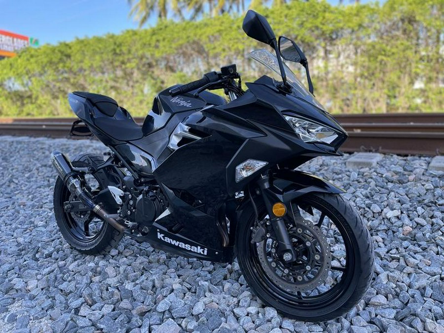 2019 Kawasaki Ninja® 400 ABS Metallic Spark Black