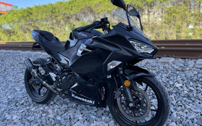 2019 Kawasaki Ninja® 400 ABS Metallic Spark Black