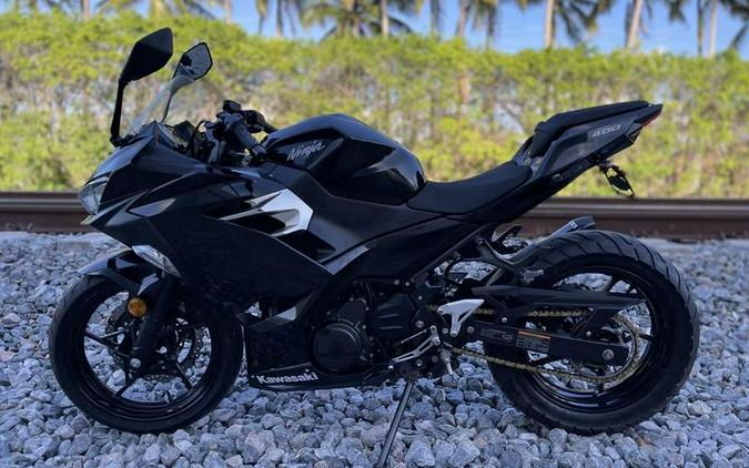 2019 Kawasaki Ninja® 400 ABS Metallic Spark Black