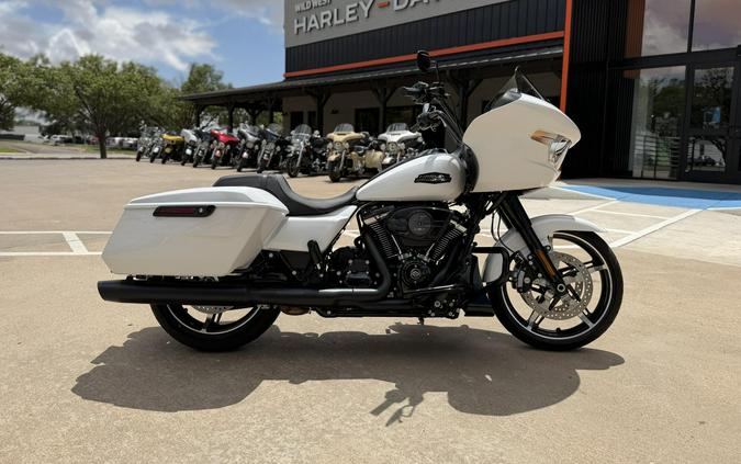 2024 Harley-Davidson® Road Glide® White Onyx Pearl - Black Finish