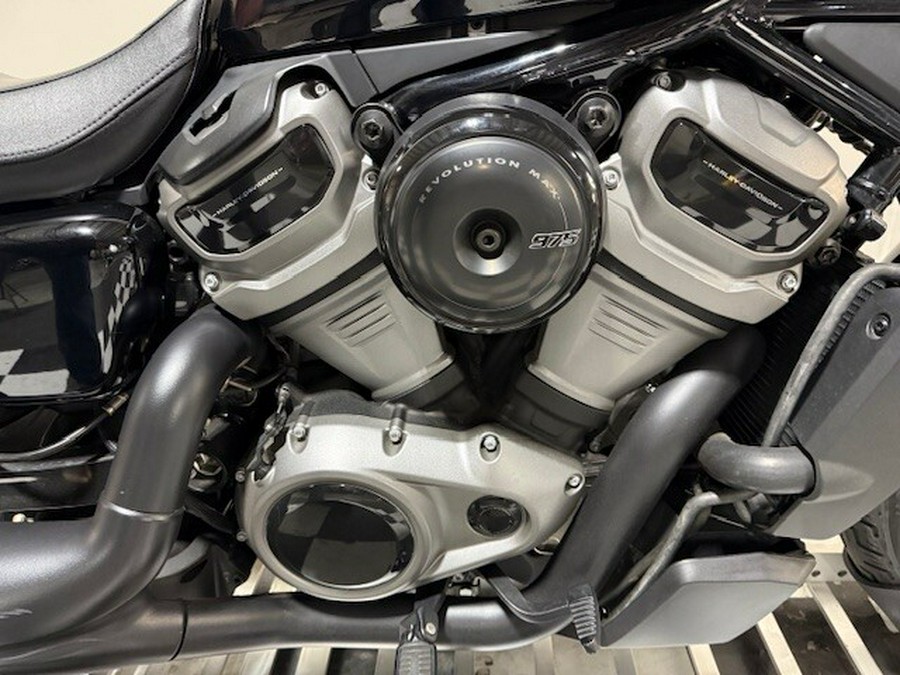 RH975 2022 Nightster™