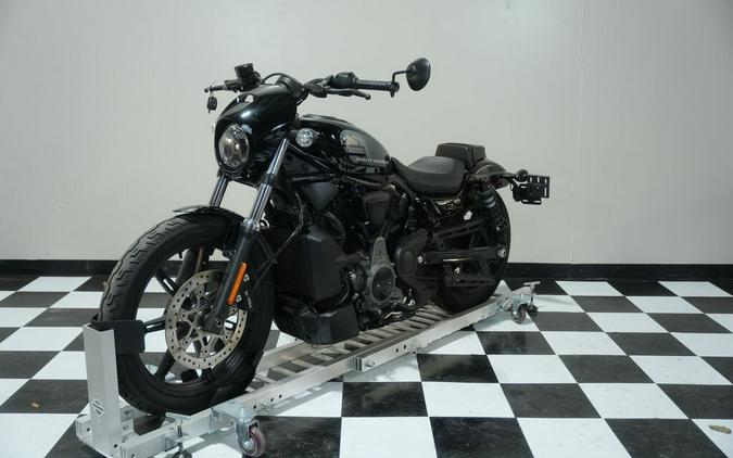 RH975 2022 Nightster™