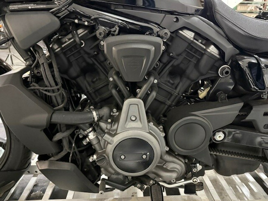 RH975 2022 Nightster™