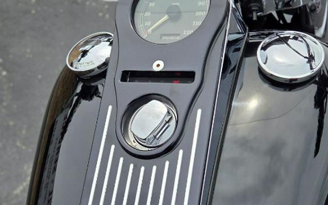 2001 Harley-Davidson FLHRCI Road King® Classic
