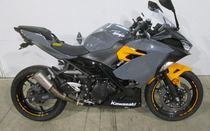 2018 Kawasaki Ninja® 400 ABS Pearl Solar Yellow/Pearl Storm Gray/Ebony