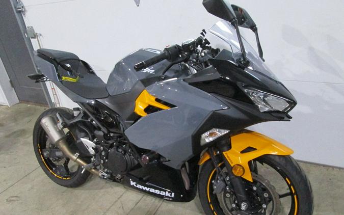 2018 Kawasaki Ninja® 400 ABS Pearl Solar Yellow/Pearl Storm Gray/Ebony
