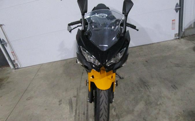 2018 Kawasaki Ninja® 400 ABS Pearl Solar Yellow/Pearl Storm Gray/Ebony