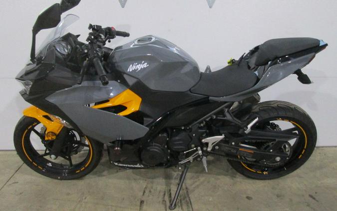 2018 Kawasaki Ninja® 400 ABS Pearl Solar Yellow/Pearl Storm Gray/Ebony
