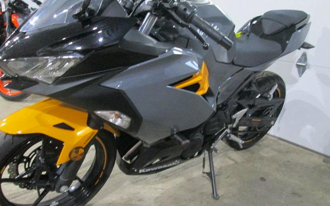 2018 Kawasaki Ninja® 400 ABS Pearl Solar Yellow/Pearl Storm Gray/Ebony