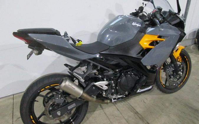 2018 Kawasaki Ninja® 400 ABS Pearl Solar Yellow/Pearl Storm Gray/Ebony
