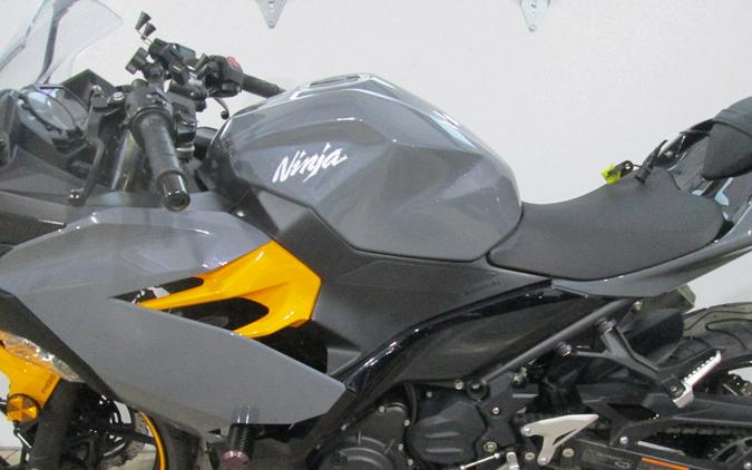 2018 Kawasaki Ninja® 400 ABS Pearl Solar Yellow/Pearl Storm Gray/Ebony