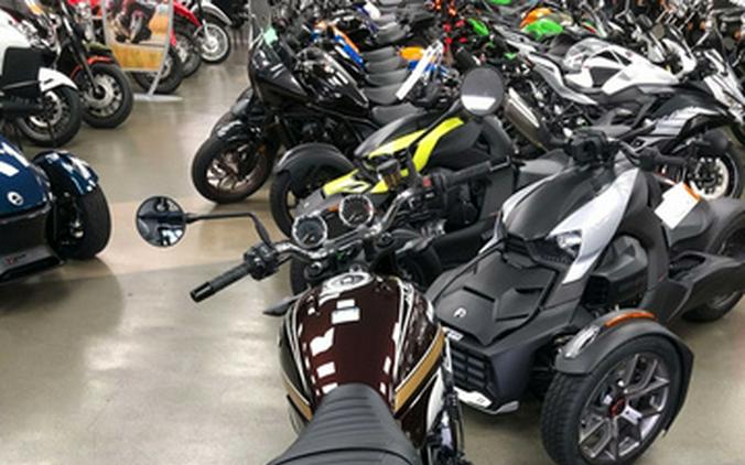 2025 Kawasaki Z900RS ABS