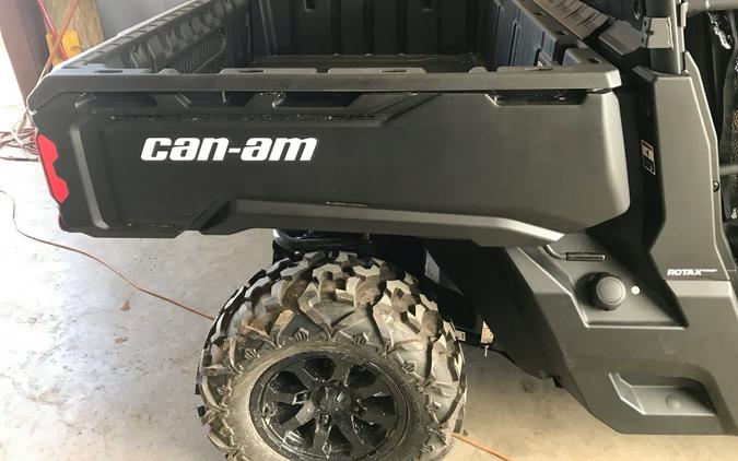 2023 Can-Am Defender DPS HD9