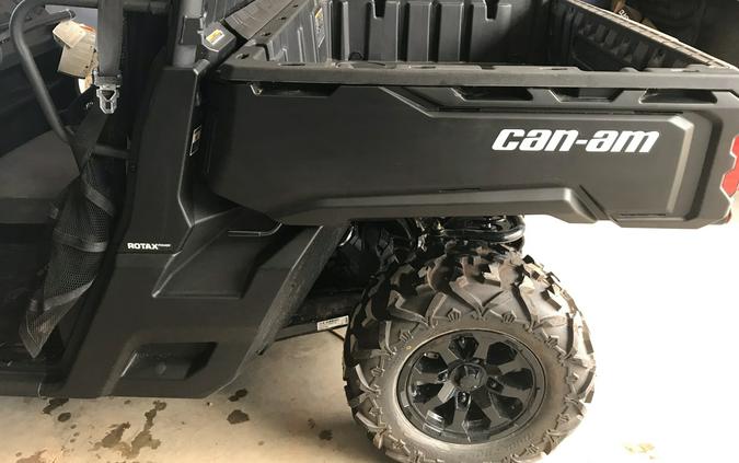 2023 Can-Am Defender DPS HD9