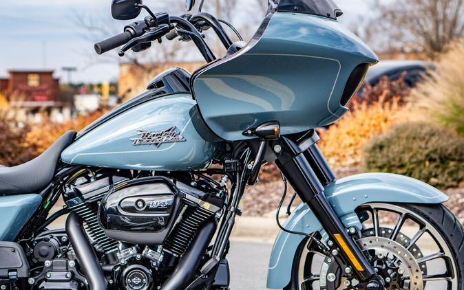 FLTRT 2024 Road Glide 3