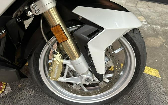 2022 BMW R 1250 RT 719 Mineral White Metallic