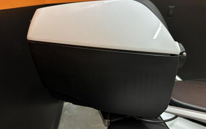 2022 BMW R 1250 RT 719 Mineral White Metallic